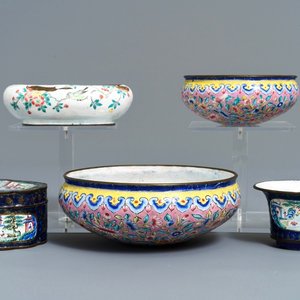 A collection of various Chinese Canton enamel wares, 18/19th C. — photo 1