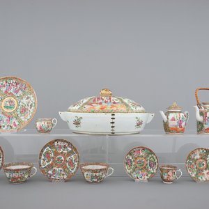 A collection of various Chinese Canton rose medallion wares, 19th C. — foto 1