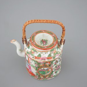 A collection of various Chinese Canton rose medallion wares, 19th C. — foto 6