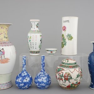 A collection of various Chinese porcelain vases, 19/20th C. — foto 2