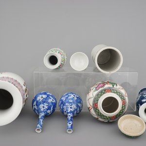 A collection of various Chinese porcelain vases, 19/20th C. — foto 5