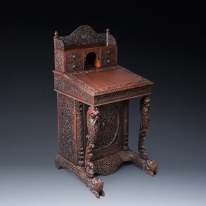 A colonial Anglo-Indian reticulated wooden desk with hidden compartment, 19th C. — 照片 1