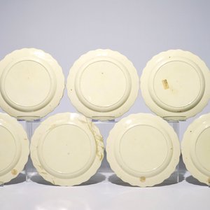 A complete series of seven Dutch-Decorated Leeds creamware "Sacraments" plates, 18th C. — 照片 2