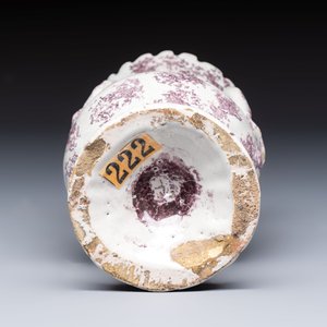 A continental manganese- and white-splashed pottery money bank, 18/19th C. — 照片 6