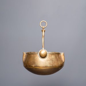 A copper 'lavabo' water bowl, Flanders, 15th C. — 照片 4