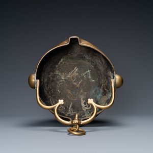 A copper 'lavabo' water bowl, Flanders, 15th C. — 照片 6