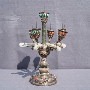 A coral and turquoise-inlaid silver and jade candlestick, China or Tibet, 18/19th C. — 照片 10