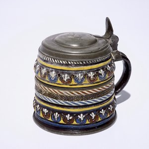 A Creussen German stoneware pewter-mounted mug, 17th C. — 照片 1