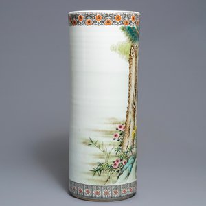 A cylindrical Chinese famille rose vase with roosters, Republic, 20th C. — photo 2
