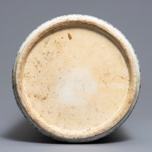 A cylindrical Chinese famille rose vase with roosters, Republic, 20th C. — photo 6