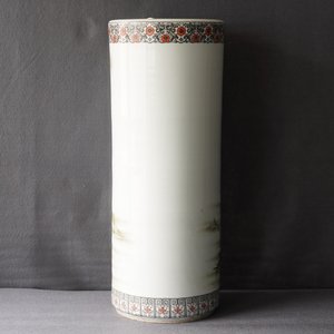 A cylindrical Chinese famille rose vase with roosters, Republic, 20th C. — photo 8