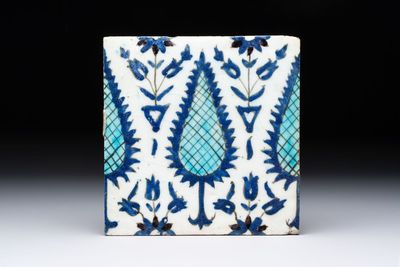 A Damascus pottery tile with stylised floral design, 19th C.