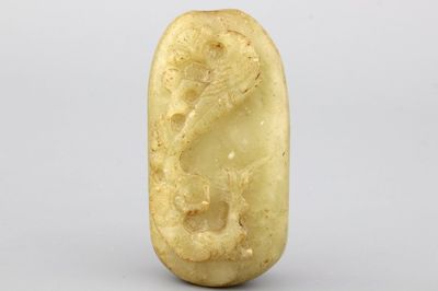 A dark celadon jade pendant with floral carving, 19/20th C.