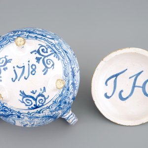 A dated blue and white spouted bowl with biblical scenes, Harlingen, Friesland, 1718 — 照片 3