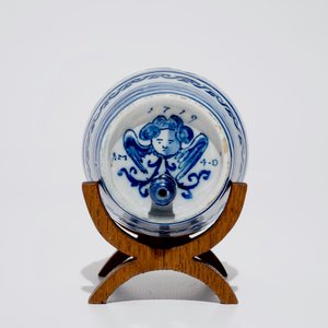 A dated Dutch Delft blue and white barrel-shaped gin flask, 1719 — 照片 2
