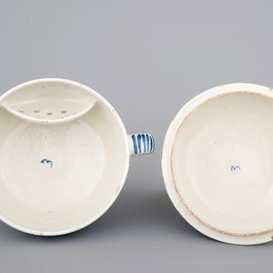 A dated Dutch Delft blue and white round bowl with cover for spiced wine, ca. 1709 — 照片 6
