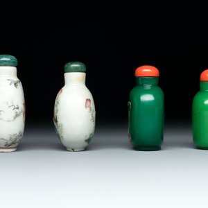 A diverse group of 12 Chinese snuff bottles and three covered seal paste boxes, Qianlong and Daoguang marks, 19th C. — photo 11