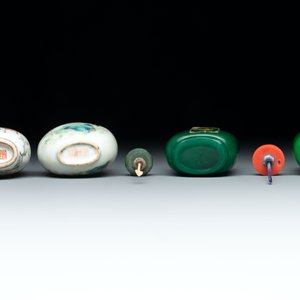 A diverse group of 12 Chinese snuff bottles and three covered seal paste boxes, Qianlong and Daoguang marks, 19th C. — photo 13