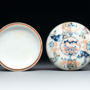A diverse group of 12 Chinese snuff bottles and three covered seal paste boxes, Qianlong and Daoguang marks, 19th C. — photo 18