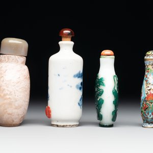 A diverse group of four Chinese snuff bottles, one with Qianlong mark, 19th C. — photo 5