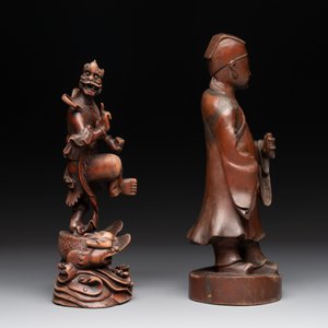 A diverse group of six Chinese lacquered wood and wooden sculptures, 19/20th C. — 照片 11