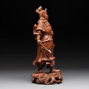 A diverse group of six Chinese lacquered wood and wooden sculptures, 19/20th C. — 照片 15