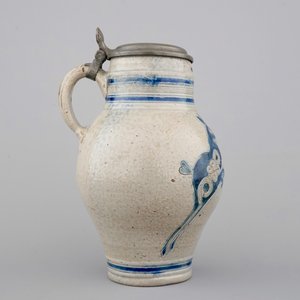 A documentary Westerwald jug with pewter measure of Mechelen, 17/18th C. — 照片 4