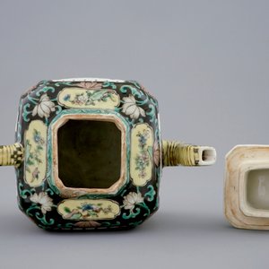 A double-walled reticulated Chinese famille noire teapot, 18/19th C. — 照片 6