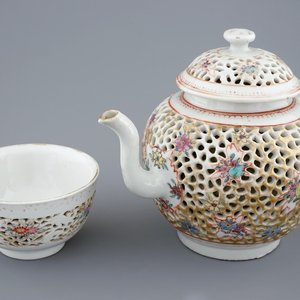 A double-walled reticulated famille rose teapot with matching tea bowl, Qianlong, 18th C. — photo 1