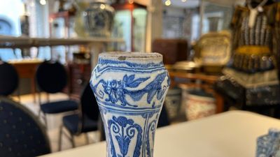 A Dutch blue and white chinoiserie bottle vase, Delft or Haarlem, 1st half 17th C. — 照片 6