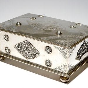 A Dutch colonial engraved silver sirih casket, Batavia, 18e eeuw — 照片 1