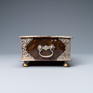 A Dutch colonial silver-mounted tortoise shell sirih casket, ca. 1700 — 照片 6