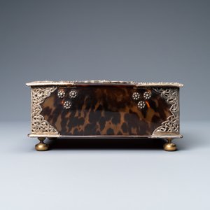 A Dutch colonial silver-mounted tortoise shell sirih casket, ca. 1700 — 照片 7