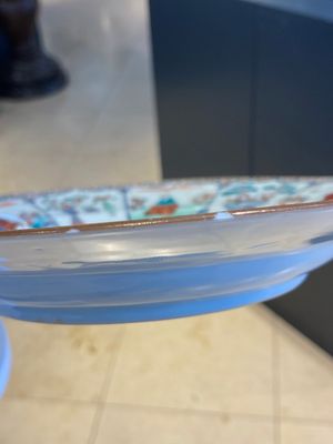A Dutch-decorated Chinese armorial famille verte porcelain dish with the arms of the province of Zeeland, Kangxi/Yongzheng — 照片 13