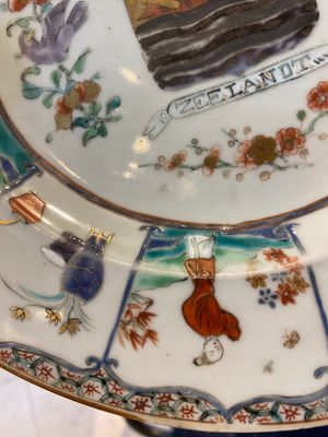 A Dutch-decorated Chinese armorial famille verte porcelain dish with the arms of the province of Zeeland, Kangxi/Yongzheng — 照片 5