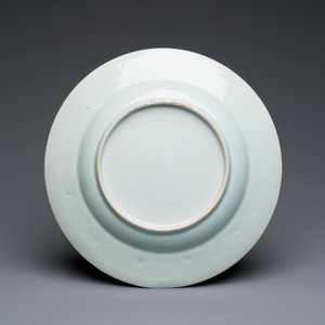 A Dutch-decorated Chinese armorial famille verte porcelain dish with the arms of the province of Zeeland, Kangxi/Yongzheng — 照片 2