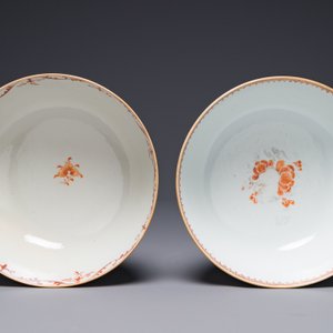 A Dutch-decorated Chinese bowl and a Canton famille rose 'mandarin subject' bowl, Qianlong — 照片 7
