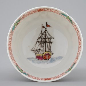 A Dutch-decorated Chinese cup and saucer with a scene of ships at sea, 18th C. — 照片 4