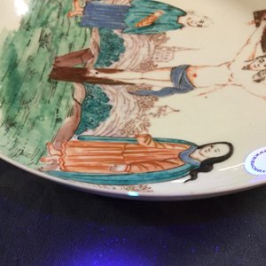 A Dutch-decorated Chinese export porcelain plate with a calvary, Qianlong — 照片 4