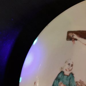 A Dutch-decorated Chinese export porcelain plate with a calvary, Qianlong — 照片 5