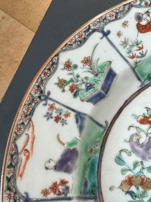 A Dutch-decorated Chinese famille verte armorial 'Provinces' dish with the arms of the province of Zeeland, Kangxi/Yongzheng — 照片 2