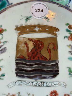 A Dutch-decorated Chinese famille verte armorial 'Provinces' dish with the arms of the province of Zeeland, Kangxi/Yongzheng — 照片 3