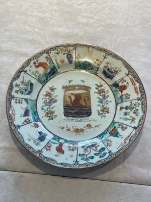 A Dutch-decorated Chinese famille verte armorial 'Provinces' dish with the arms of the province of Zeeland, Kangxi/Yongzheng — 照片 9