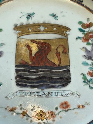A Dutch-decorated Chinese famille verte armorial 'Provinces' dish with the arms of the province of Zeeland, Kangxi/Yongzheng — 照片 10