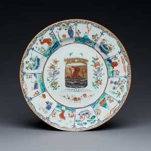 A Dutch-decorated Chinese famille verte armorial 'Provinces' dish with the arms of the province of Zeeland, Kangxi/Yongzheng — 照片 1