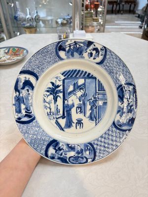 A Dutch-decorated Chinese plate, an Imari-verte dish and a blue and white dish, Kangxi/Yongzheng — photo 1