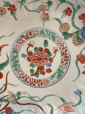 A Dutch-decorated Chinese plate, an Imari-verte dish and a blue and white dish, Kangxi/Yongzheng — photo 14