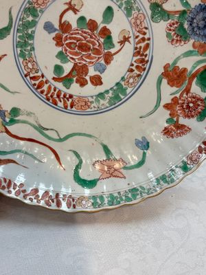 A Dutch-decorated Chinese plate, an Imari-verte dish and a blue and white dish, Kangxi/Yongzheng — photo 18