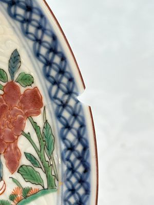 A Dutch-decorated Chinese plate, an Imari-verte dish and a blue and white dish, Kangxi/Yongzheng — photo 27