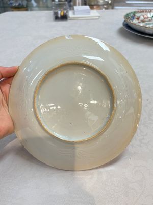 A Dutch-decorated Chinese plate, an Imari-verte dish and a blue and white dish, Kangxi/Yongzheng — photo 28